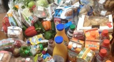 Distribution alimentaire par le Secours Populaire
