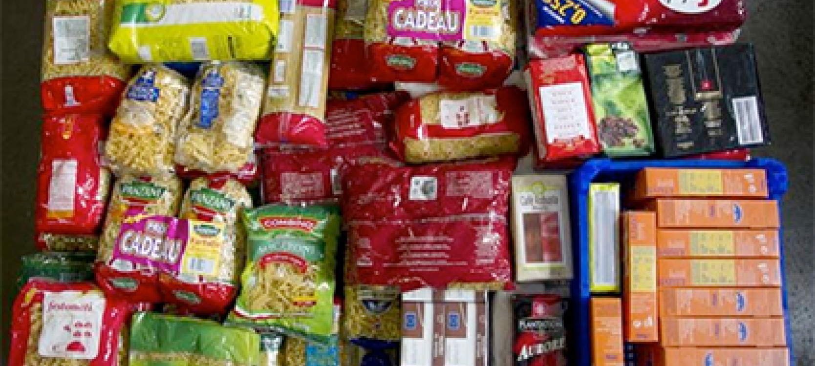 Distribution alimentaire par le Secours Populaire