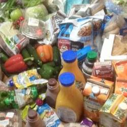 Distribution alimentaire par le Secours Populaire