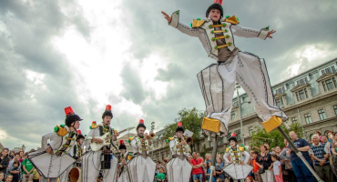 PARVIS EN FETE