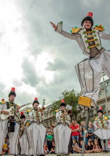 PARVIS EN FETE