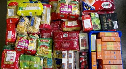 Distribution alimentaire par le Secours Populaire