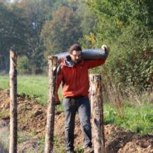 Chantier participatif : pose de clôtures pour Robert Pirès