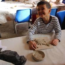 Atelier poterie à Port-Royal des Champs avec le Centre Athéna pour les familles de Magny-les-Hameaux