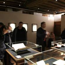 L'équipe municipale découvre l'exposition "Sylvae Sacrae – La forêt des Solitaires"