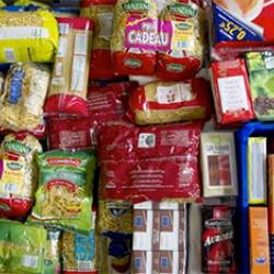 Distribution alimentaire par le Secours Populaire