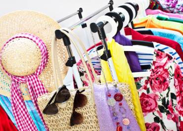 Braderie de vetements fotolia-photosg